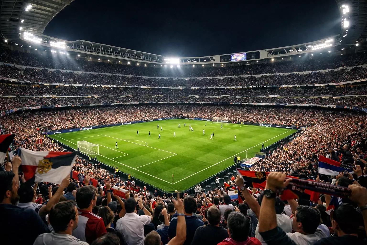 Estadio Santiago Bernabéu durante un partido nocturno de LaLiga